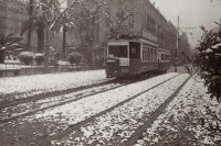 En una Plaza Urquinaona nevada, 21-02-1948. Foto Pérez de Rozas. Fondo ICUB