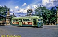 Tranvía de la línea 29 junto al Parque de la Ciudadela. Foto JF Bromley, año 1967