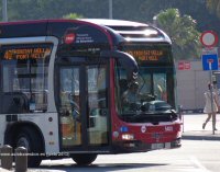Coche 5400, que tiene la particularidad de ser el primero de TMB con indicador lateral de línea con recorrido, junio 2013