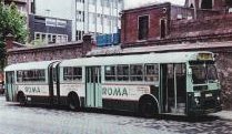 Pegaso 6035 articulado de la línea 50 esperando en la calle Llansá para ir al terminal de la Pl. España. Foto de J.A.Solsona