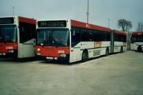 Un autobus de la lnea 165 en las cocheras