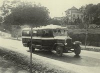 Autobus camino de la Cruz de Pedralbes