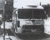 Autobus Chausson estacionado en la Av. Tibidabo, ao 1958