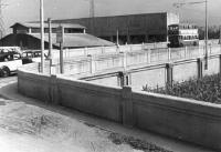 Autobus cruzando el puente de San Adrian, en 1957