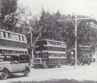 Autobus de la lnea D en la Pl. Urquinaona, aos 30