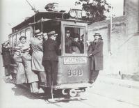 Tranva en servicio especial para el Futbol, por la calle Anglesola, en 1933