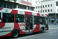 Línea SF1 en la Cª Laureano Miró antes de girar por Joan Batllori, camino de la estación, abril 2003